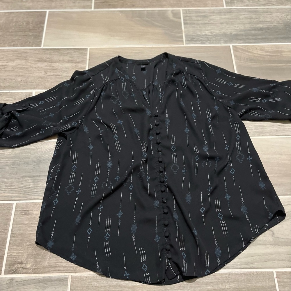 Torrid blouse size 1 roll tab sleeves and arrows